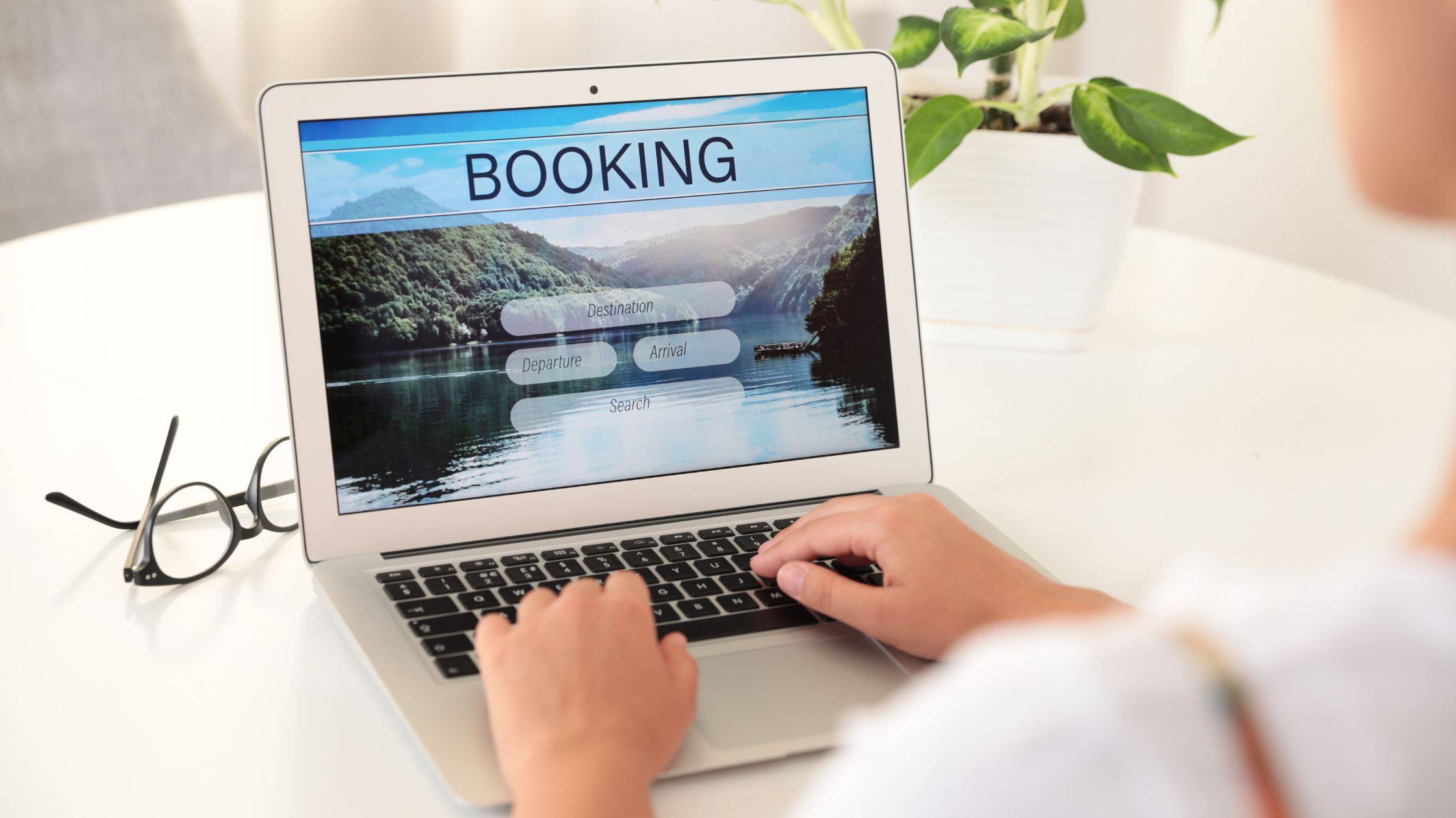 How to Market a Travel Agency Online